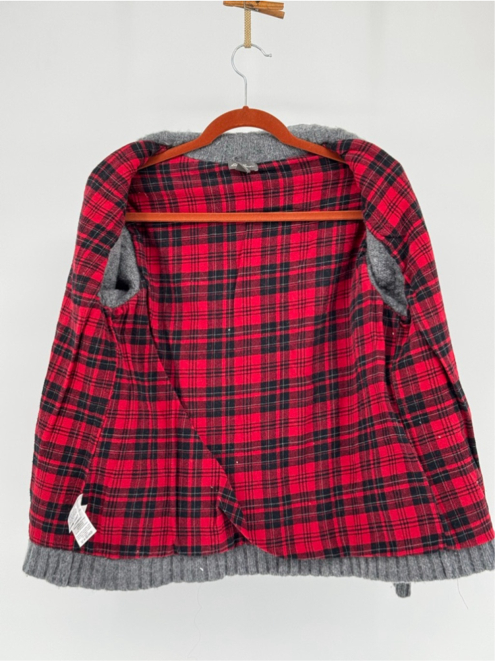 Eddie Bauer Women's Gray Cable Knit Cardigan XL with Red Plaid Lining - Picture 4 of 5